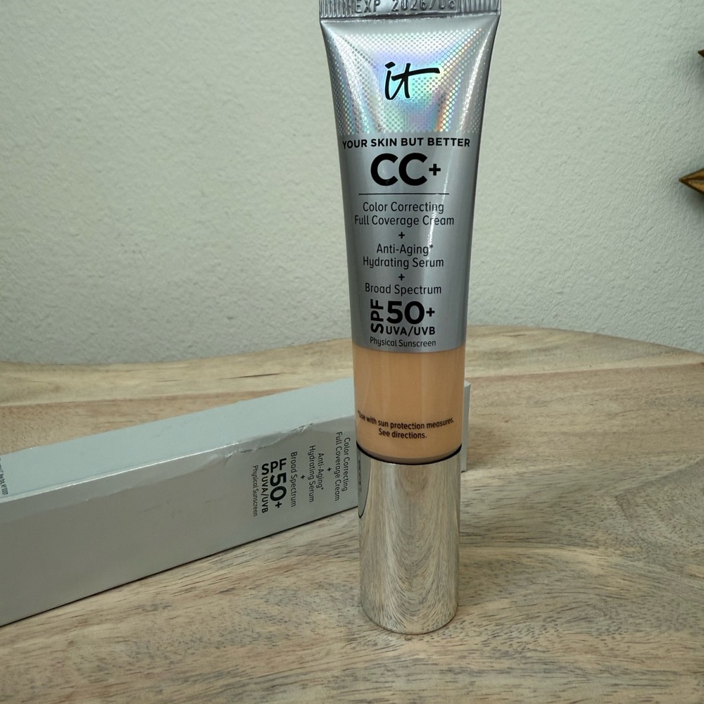 It Cosmetics CC+ CREAM FULL-COVERAGE FOUNDATION - 1.08 fl oz Light Medium Warm